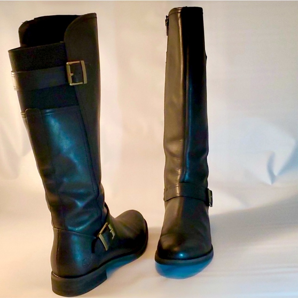 Black timberland boots. Hardly worn. Like new condition